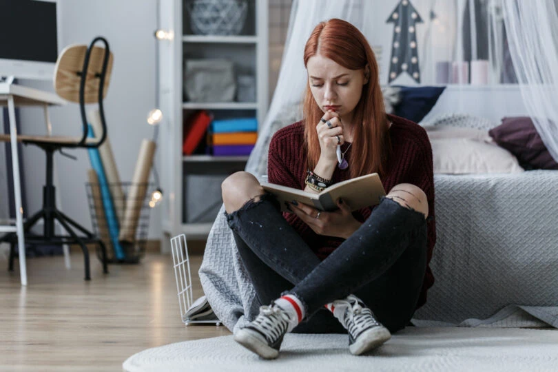 girl-thinking-over-notebook-2022-03-30-20-23-42-utc-810x540 girl-thinking-over-notebook-2022-03-30-20-23-42-utc-810x540