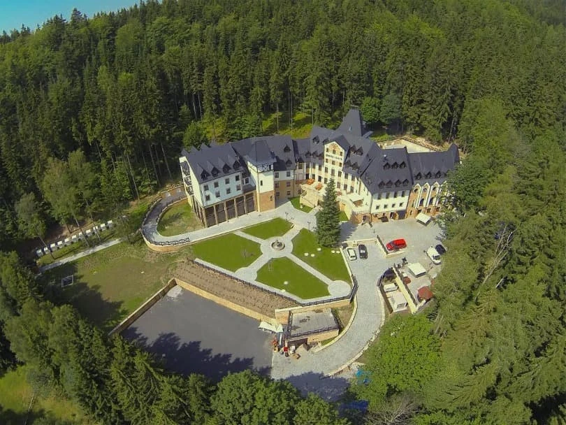 zamek-luzec-spa-wellness-resort-krusne-hory-1 zamek-luzec-spa-wellness-resort-krusne-hory-1